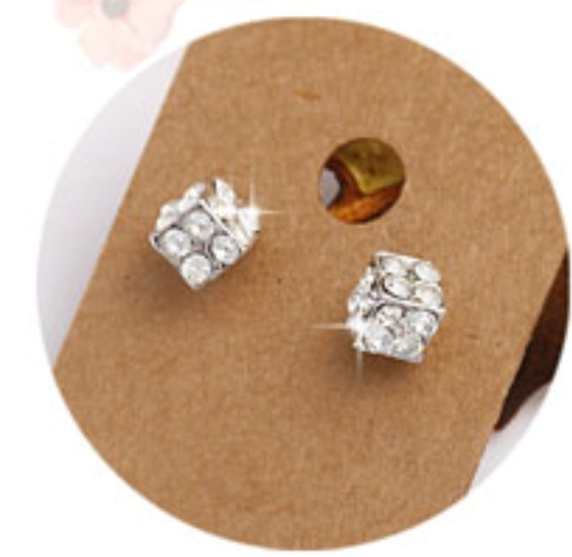 [I141787] 110 18K GOLD PLATED DICE STONE 4 MM