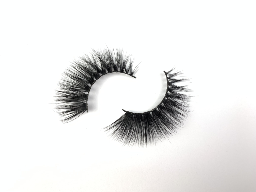 BLU LASHES HT16